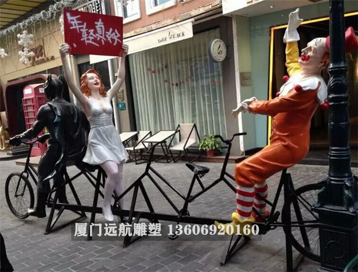 步行街玻璃钢卡通雕塑